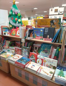 書店さまのクリスマス絵本コーナーのご紹介★